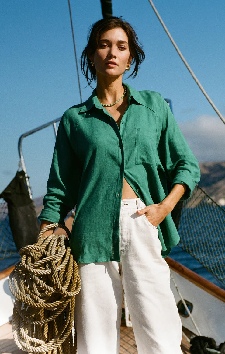 Z SUPPLY PERFECT LINEN TOP IN BOTANICAL GREEN