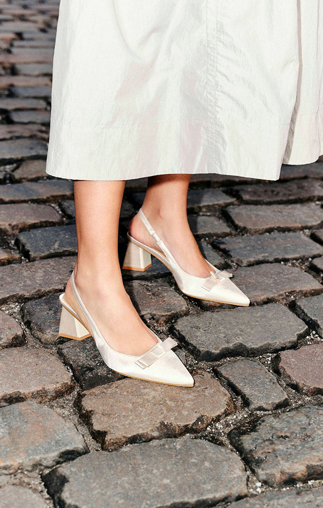 BIAMARALYN BOW SLINGBACKS IN OFF WHITE