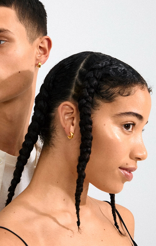 INSTANT RECYCLED HUGGIE HOOP EARRINGS IN GOLD