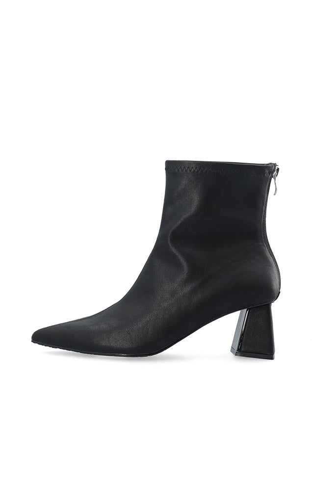 Biamaralyn Ankle Boots in Black