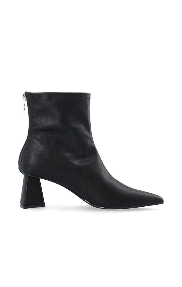 Biamaralyn Ankle Boots in Black