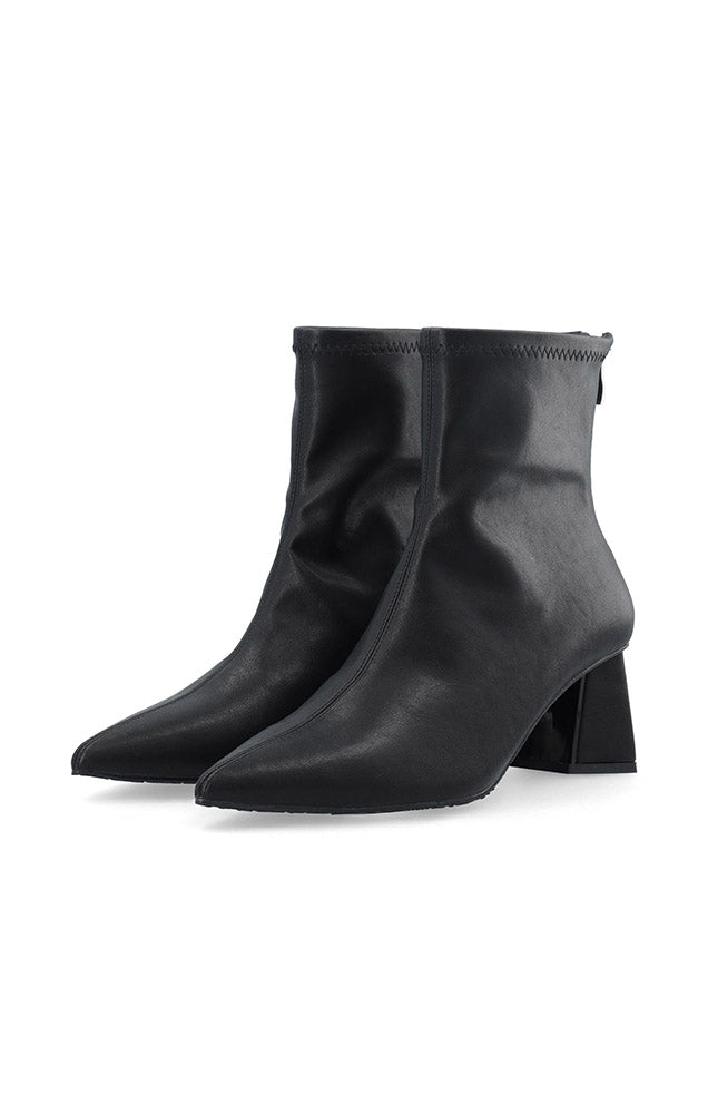 Biamaralyn Ankle Boots in Black