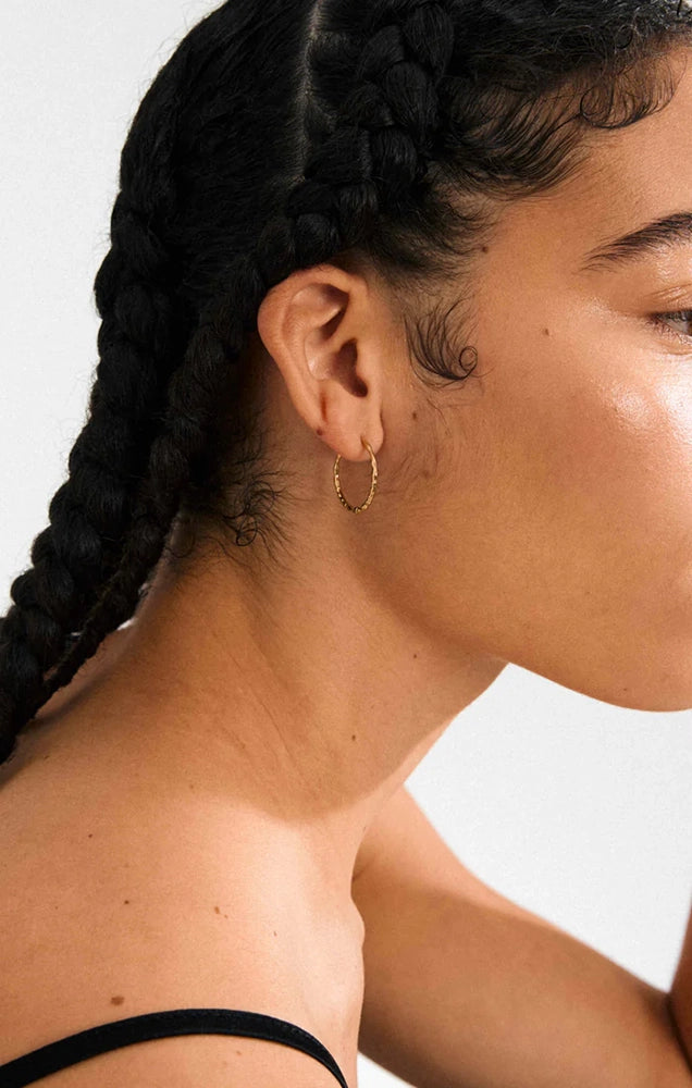 BETWEEN RECYCLED DELICATE HOOP EARRINGS IN GOLD