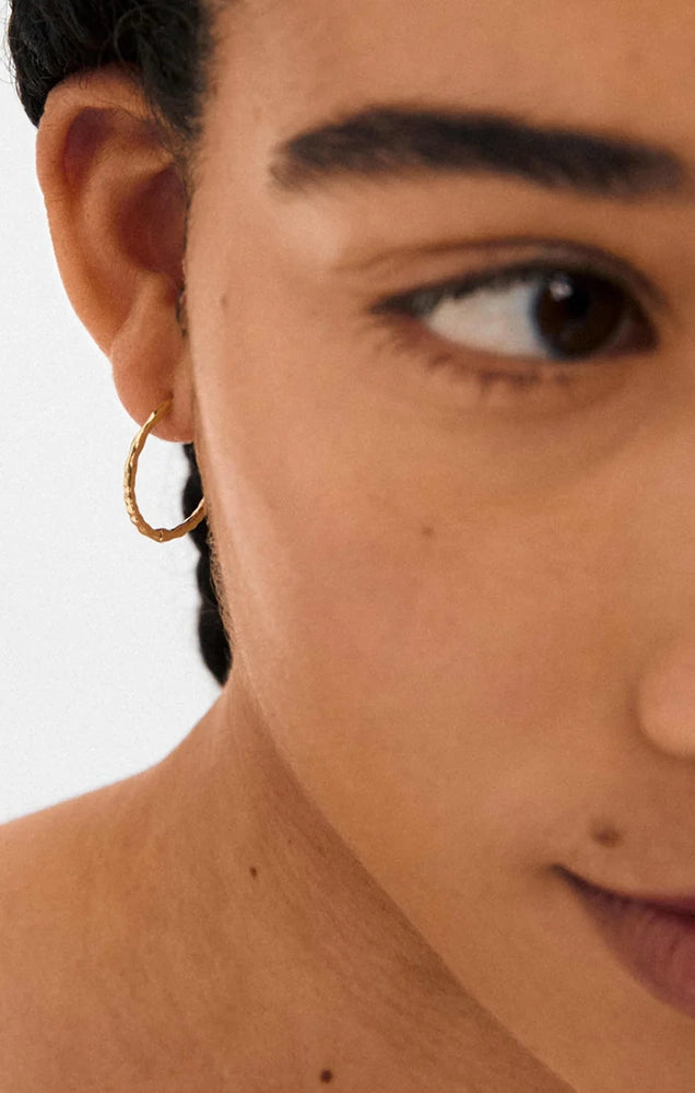 BETWEEN RECYCLED DELICATE HOOP EARRINGS IN GOLD