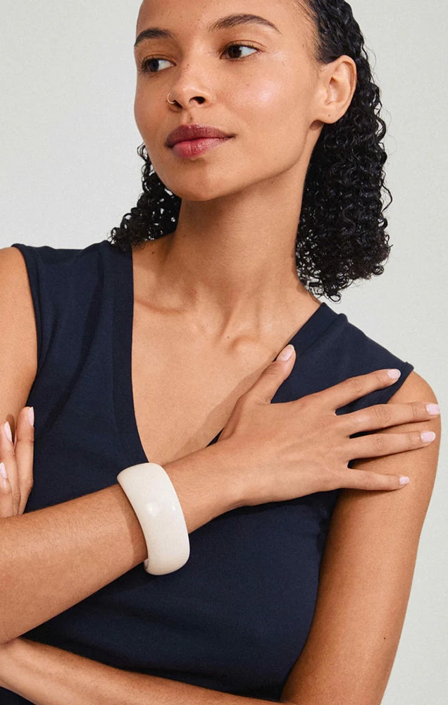 AASE RECYCLED MAXI ACRYLIC BANGLE BRACELET IN BEIGE