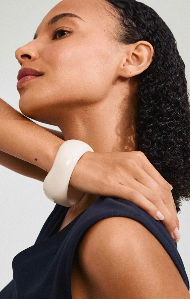 AASE RECYCLED MAXI ACRYLIC BANGLE BRACELET IN BEIGE