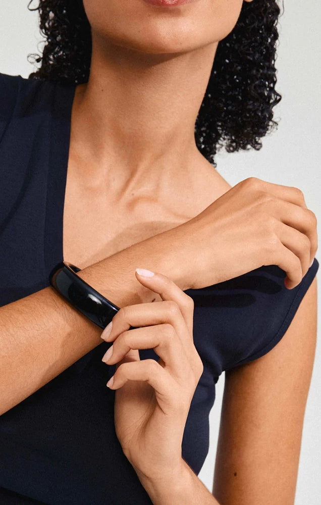 AASE RECYCLED ACRYLIC BANGLE BRACELET IN BLACK