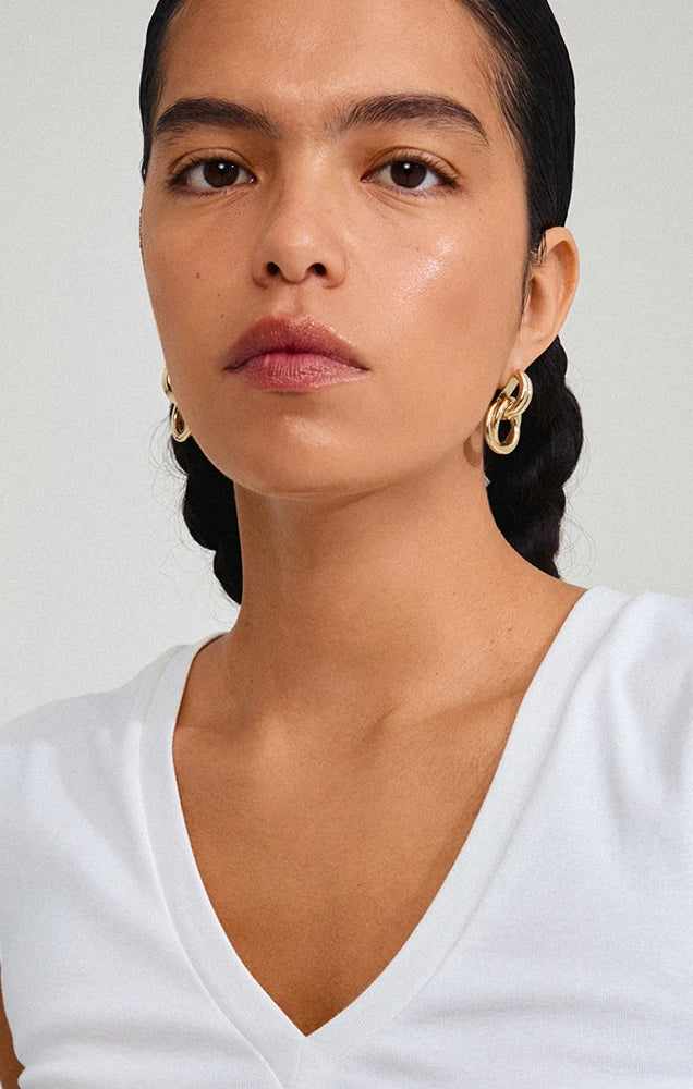 AGNI RECYCLED KNOT HOOP EARRINGS IN GOLD