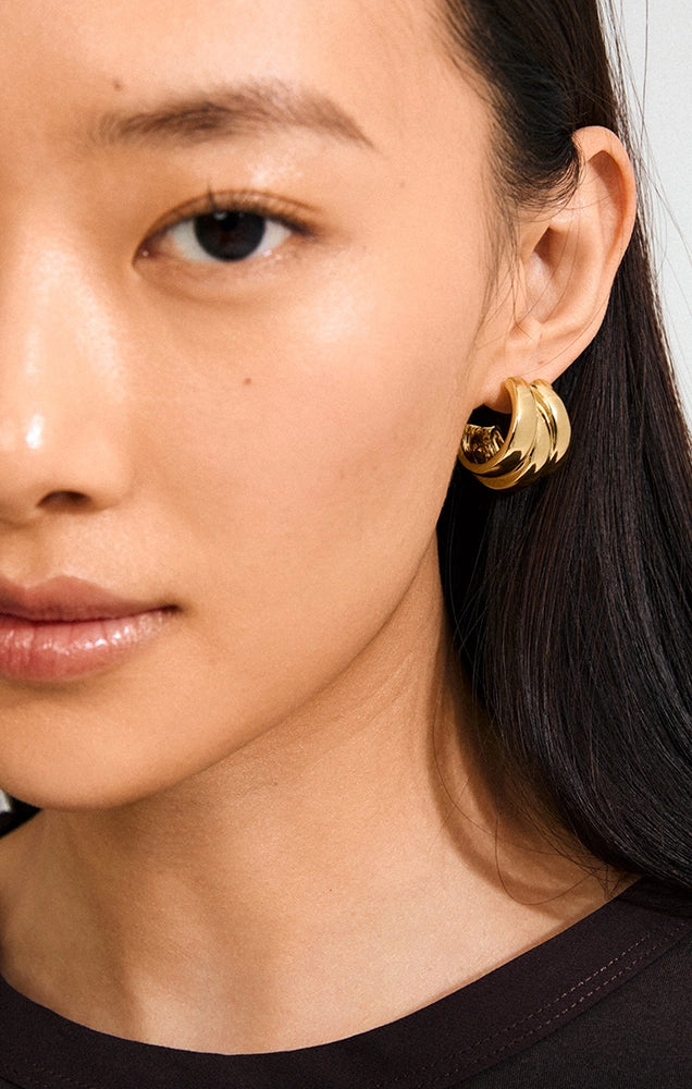 DAMIA RECYCLED HALF HOOP EARRINGS IN GOLD