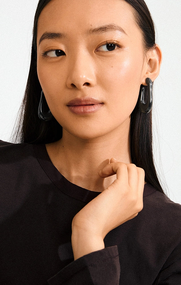 ELIJAH RECYCLED ACRYLIC HOOP EARRINGS IN BLACK