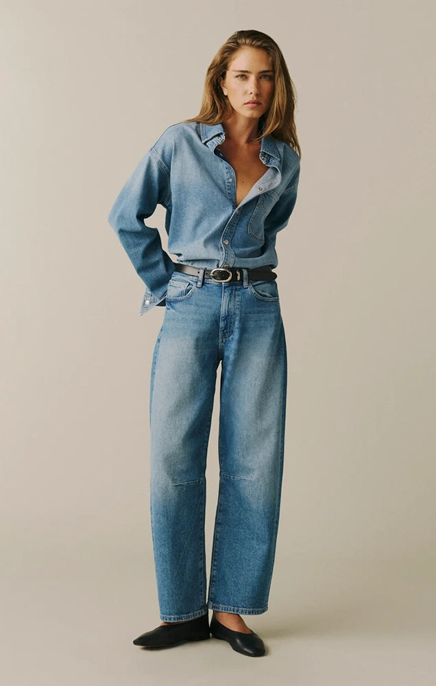 BNA Soft Curve Barrel Jeans in Sadie
