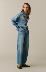 BNA Soft Curve Barrel Jeans in Sadie