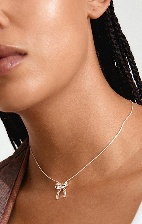 PILGRIM CASSIAN RECYCLED BOW PENDANT NECKLACE IN SILVER
