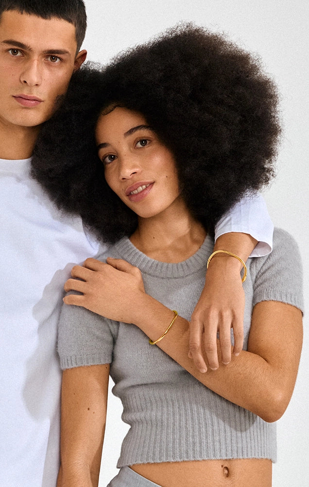 ALAIA RECYCLED THIN BANGLE BRACELET IN GOLD
