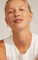 EBNA MEDIUM CRYSTAL HOOPS 18MM IN GOLD