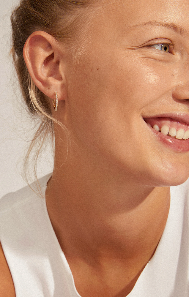 EBNA MEDIUM CRYSTAL HOOPS 18MM IN GOLD