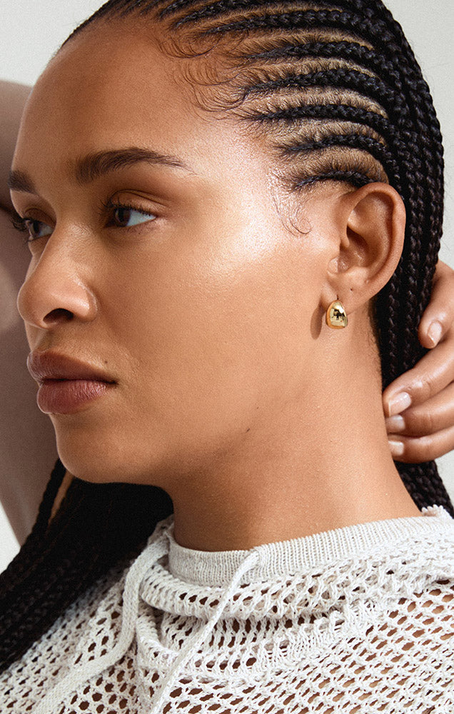 JUA RECYCLED CHUNKY HOOP EARRINGS IN GOLD