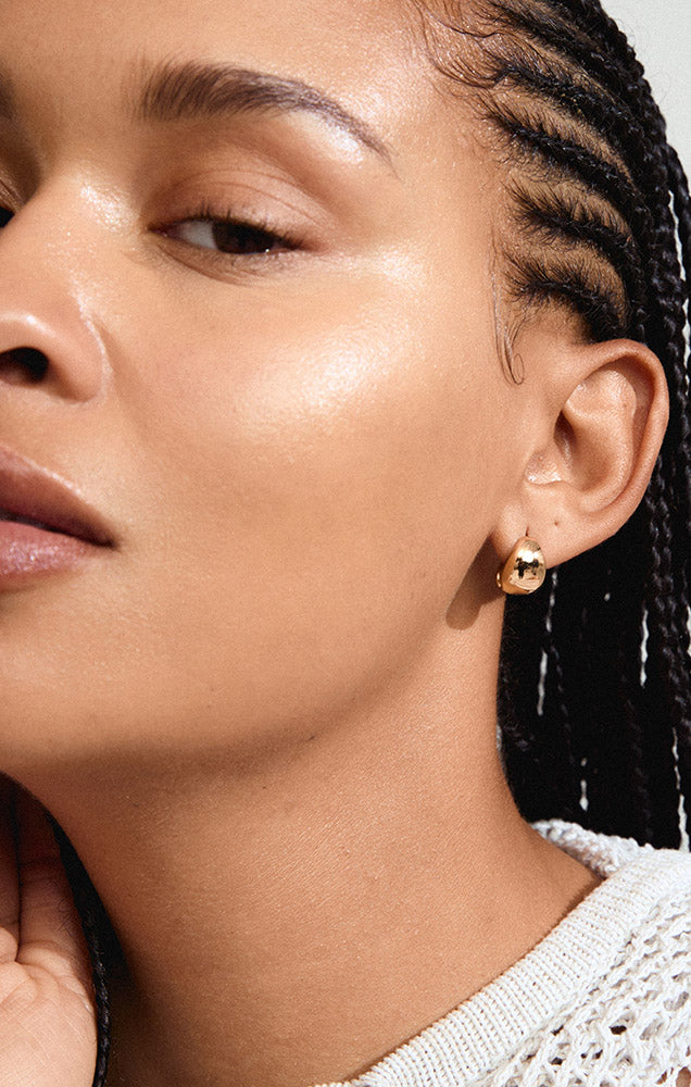 JUA RECYCLED CHUNKY HOOP EARRINGS IN GOLD