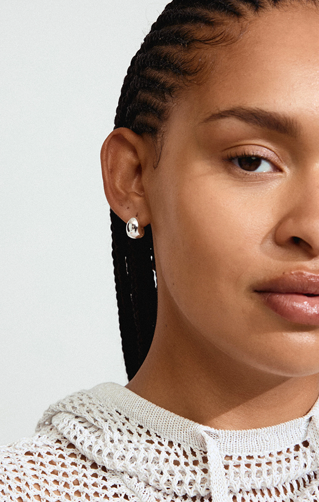JUA RECYCLED CHUNKY HOOP EARRINGS IN SILVER