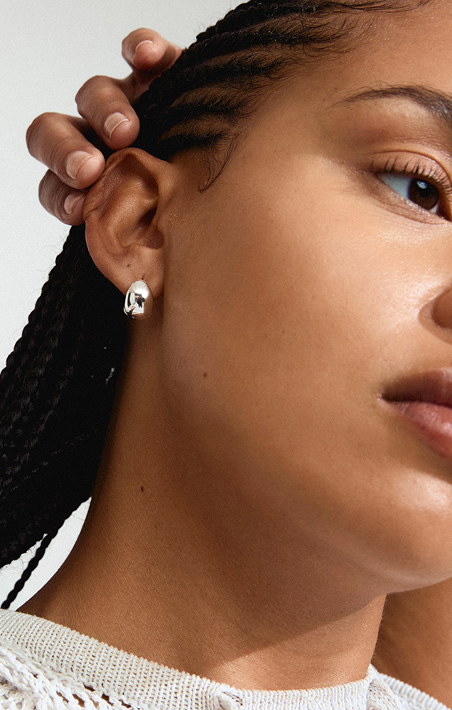 JUA RECYCLED CHUNKY HOOP EARRINGS IN SILVER