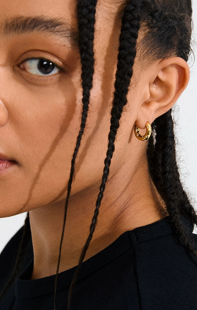 NEVEAH RECYCLED CHUNKY CRYSTAL HOOPS IN GOLD