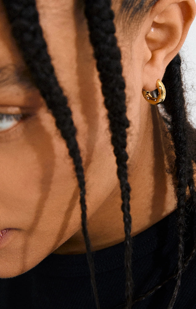 NEVEAH RECYCLED CHUNKY CRYSTAL HOOPS IN GOLD