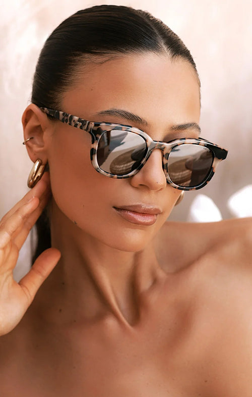 FREYRS JASPER SUNGLASSES IN MILKY TORTOISE