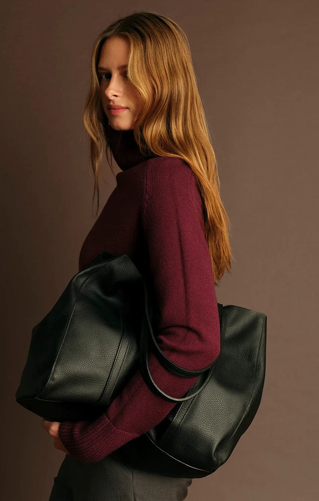 PUGLIESE TURTLENECK SWEATER IN WINE
