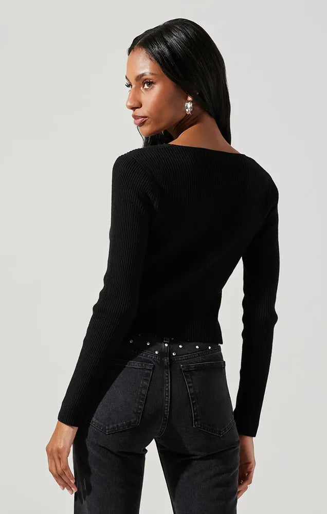 RYLEE TWIST FRONT CUTOUT SWEATER IN BLACK