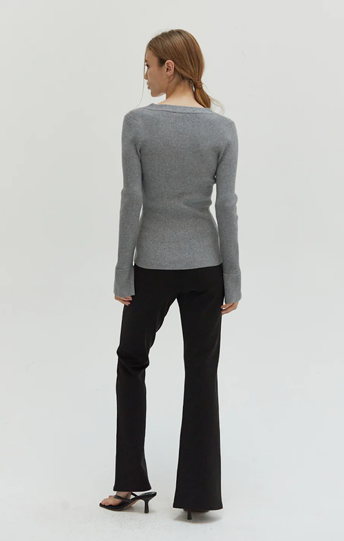 CRESCENT JAMIE FRONT TWIST KNIT TOP