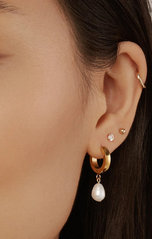 TWENTY COMPASS PEARL HOOPS IN GOLD