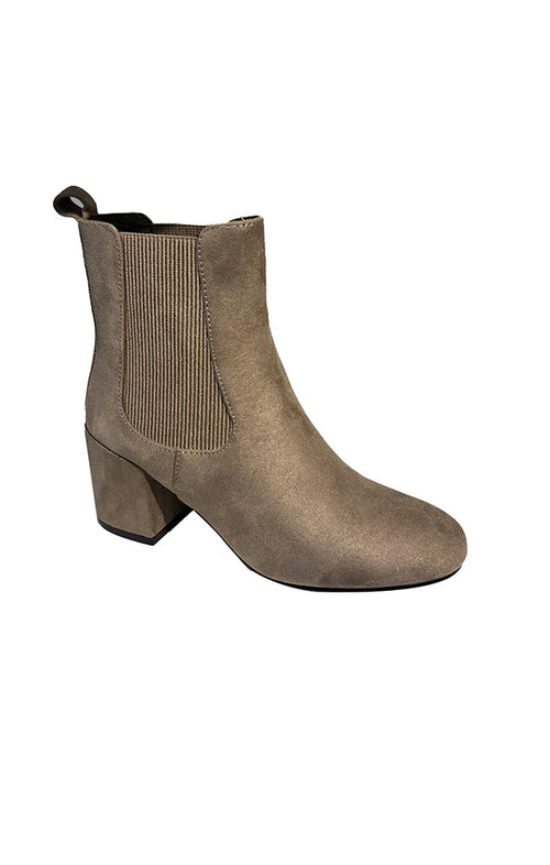 STEVE MADDEN DIRECTLY BOOT IN TAUPE