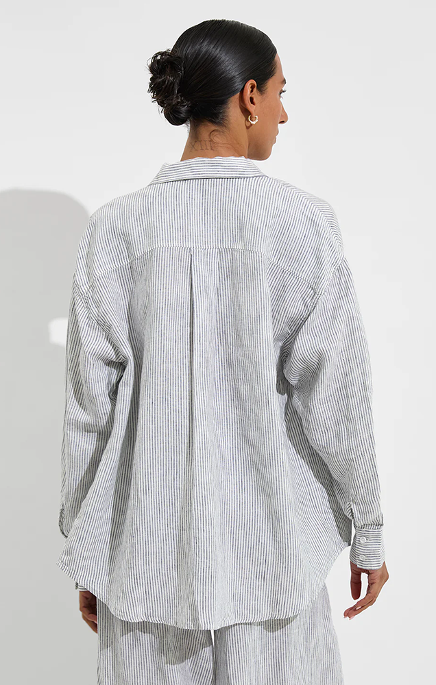 GETAWAY BUTTON DOWN