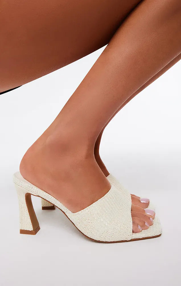 MELANIE HEEL