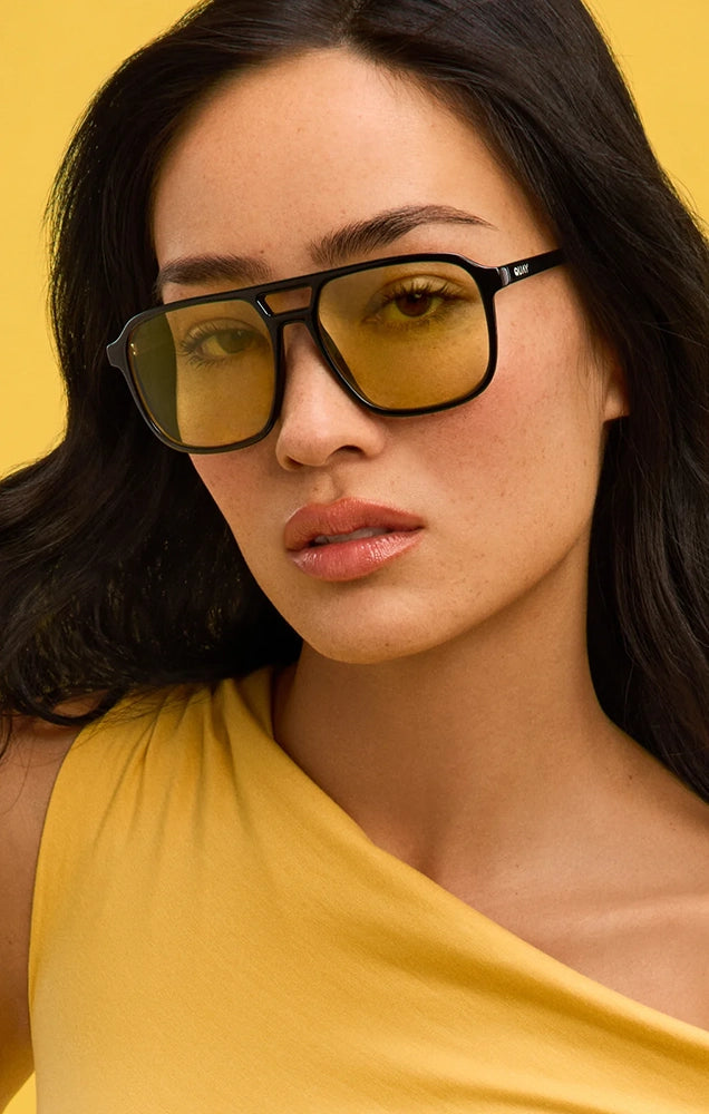 On the Fly Sunglasses in Black/Daisy