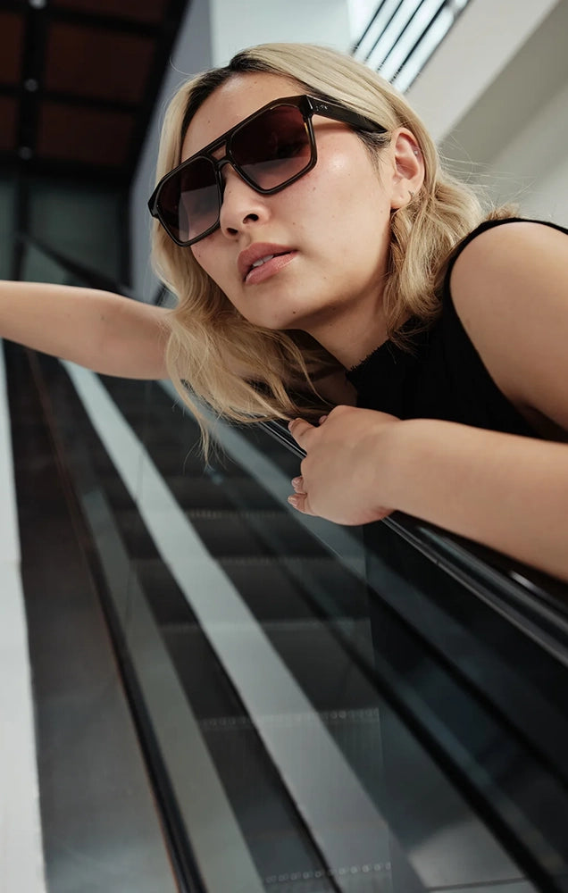 Soundcheck Sunglasses in Olive/Dark Fawn