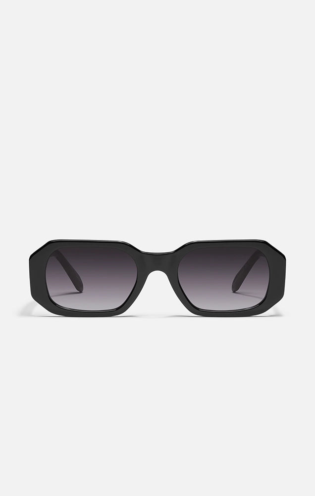HYPED UP IN BLACK/SMOKE