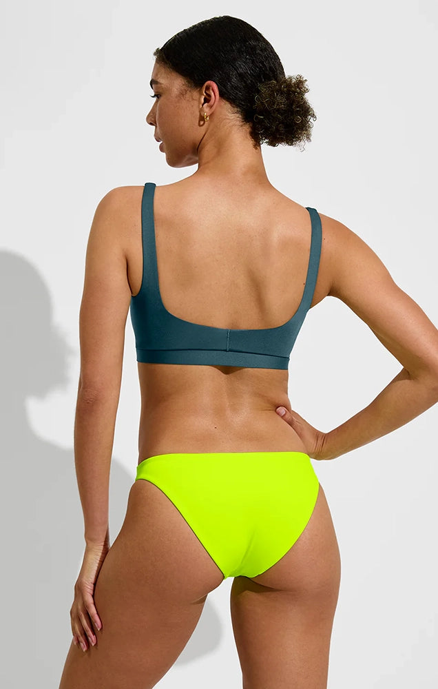 WEAR TO BOTTOM IN TOURIST