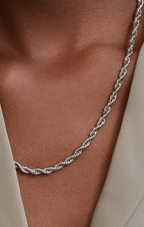 TWENTY COMPASS ROMANCE NECKLACE IN SILVER