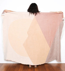 THE MEANDER MUSLIN THROW