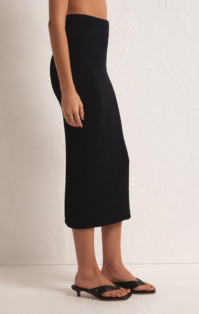 AVEEN CRINKLE STRETCH KNIT MIDI SKIRT IN BLACK