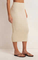 Z SUPPLY AVEEN CRINKLE STRETCH KNIT MIDI SKIRT IN SANDSTONE