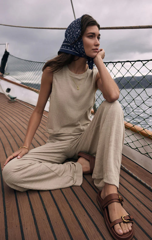 Z SUPPLY SLOANE TEXTURED SLUB TOP IN PARCHMENT