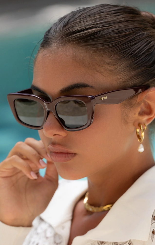 BEATRIX SUNGLASSES IN BURGUNDY