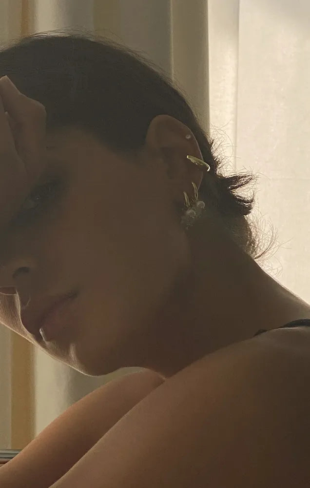 LUV AJ AMALFI EAR CUFF IN GOLD