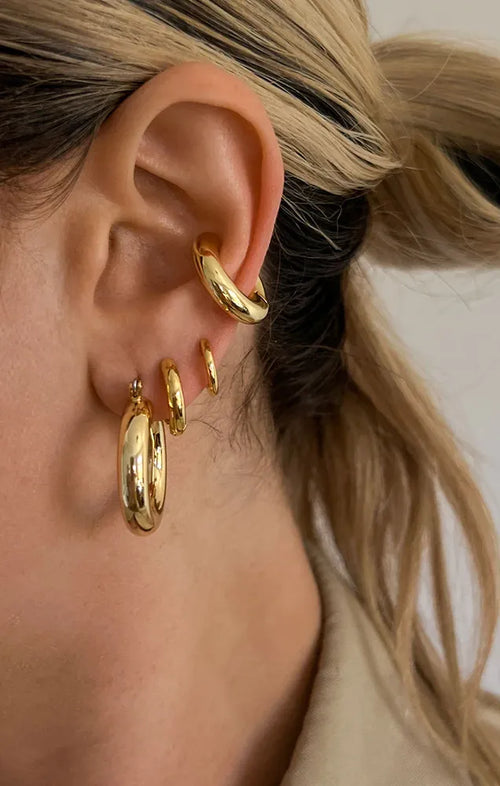 LUV AJ AMALFI EAR CUFF IN GOLD